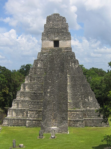 Temple à Tikal (civilisation Maya)